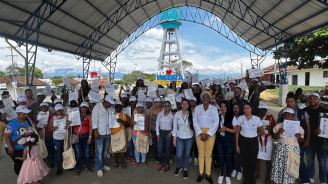 40 mujeres patianas cuentan con sus titulos de tierra gracias a la Gobernacion del Cauca