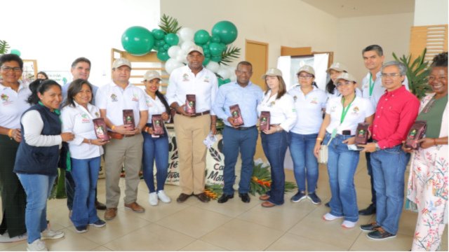 6000 estudiantes se benefician con proyecto de fortalecimiento de la permanencia escolar