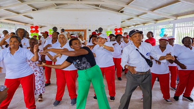 👵👴 Bienestar Integral: Adultos Mayores de Aires de Garrapatero Disfrutaron de un Encuentro de Cuidado y Alegría