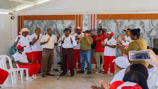 Adultos Mayores de Aires de Garrapatero Disfrutaron de un Encuentro de Cuidado y Alegría