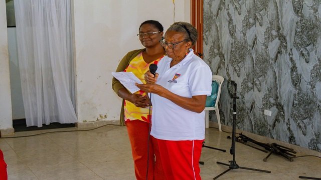 Adultos Mayores de Aires de Garrapatero Disfrutaron de un Encuentro de Cuidado y Alegría