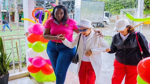 Adultos Mayores de Aires de Garrapatero Disfrutaron de un Encuentro de Cuidado y Alegría