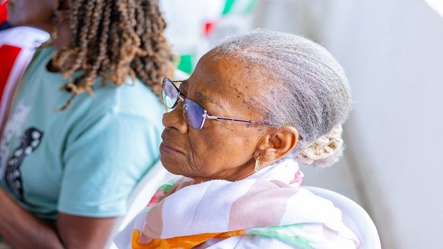 Adultos Mayores de Aires de Garrapatero Disfrutaron de un Encuentro de Cuidado y Alegría