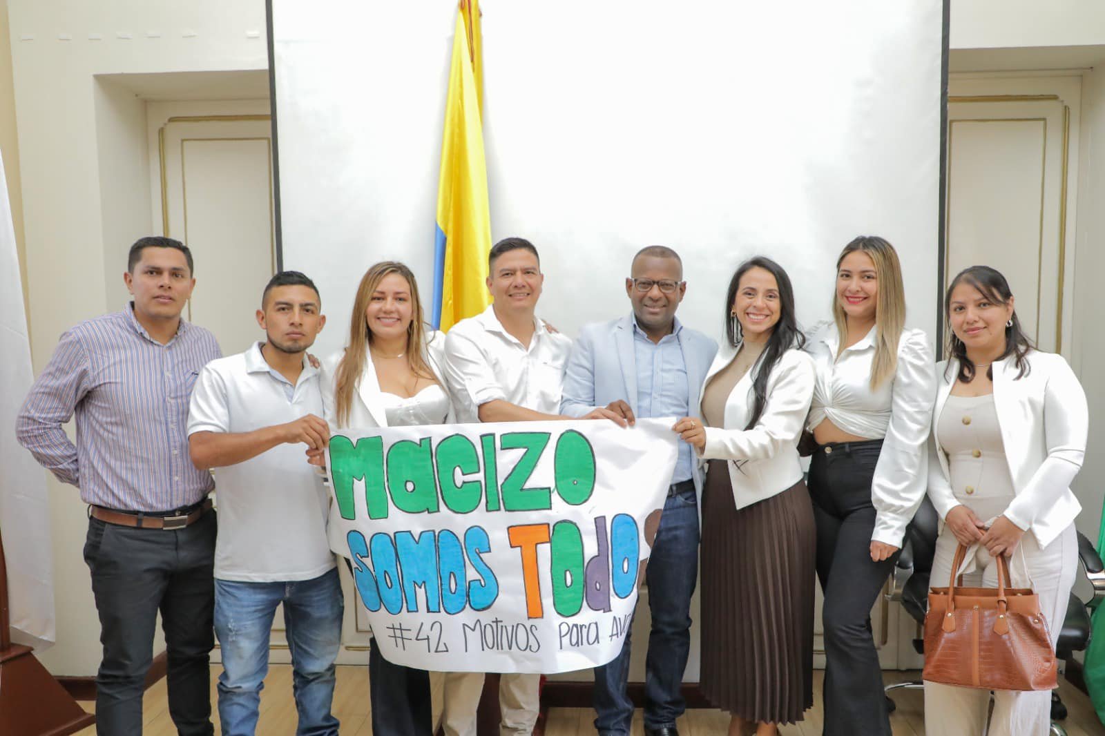 Ante el Gobernador del Cauca Elías Larrahondo Carabalí tomó posesión del cargo la nueva Secretaria de Salud1