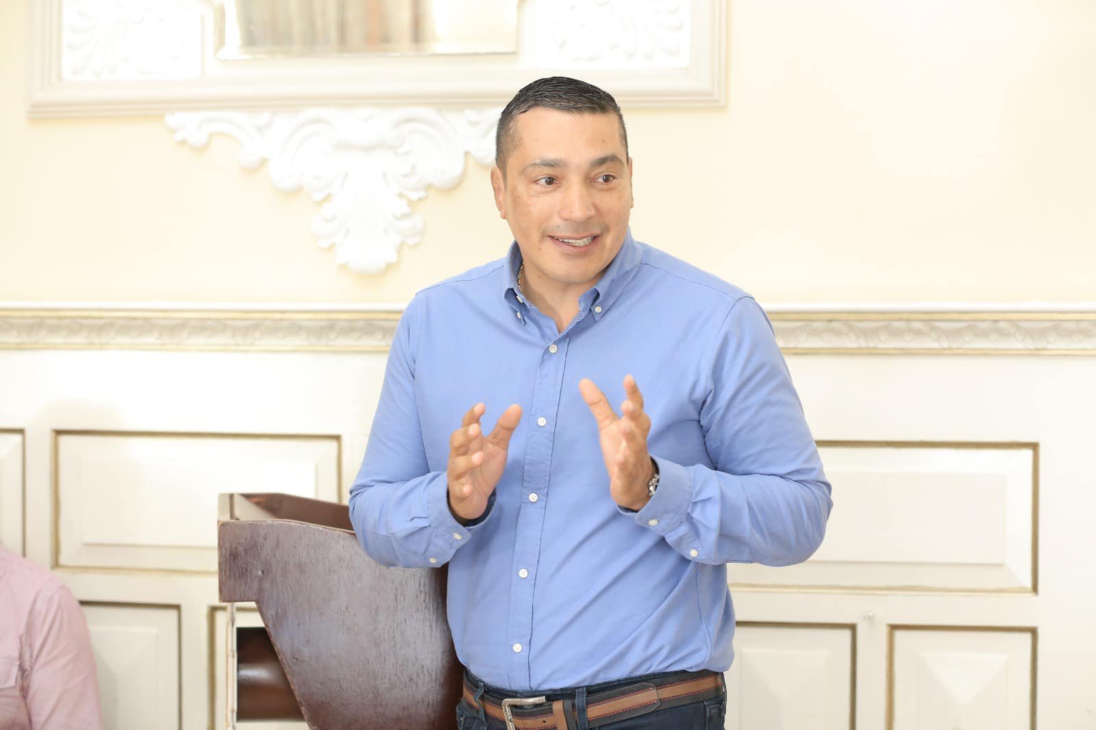 Ante el Gobernador del Cauca Elías Larrahondo Carabalí tomó posesión del cargo la nueva Secretaria de Salud12