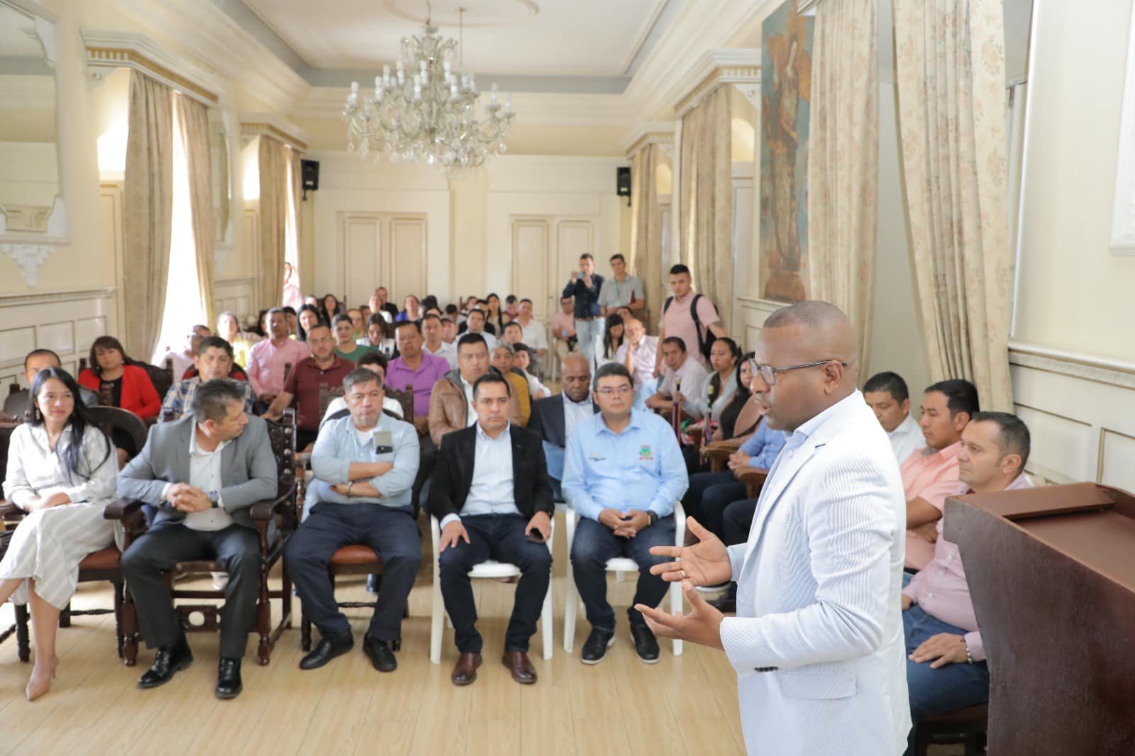 Ante el Gobernador del Cauca Elías Larrahondo Carabalí tomó posesión del cargo la nueva Secretaria de Salud4