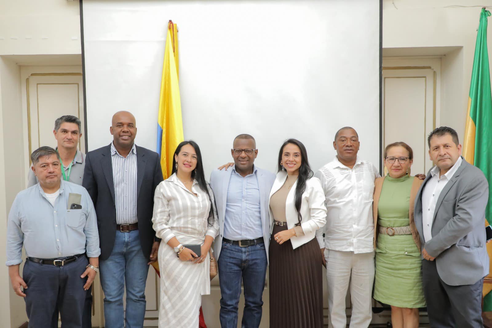 Ante el Gobernador del Cauca Elías Larrahondo Carabalí tomó posesión del cargo la nueva Secretaria de Salud6