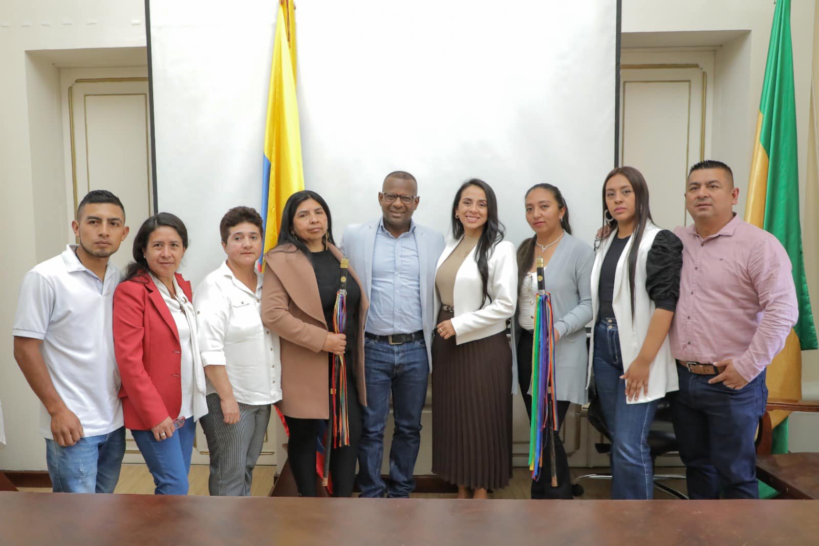 Ante el Gobernador del Cauca Elías Larrahondo Carabalí tomó posesión del cargo la nueva Secretaria de Salud9