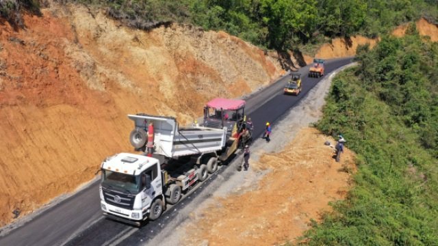 Avanza la pavimentacion del tramo 4 de la via El estrecho Balboa Argelia