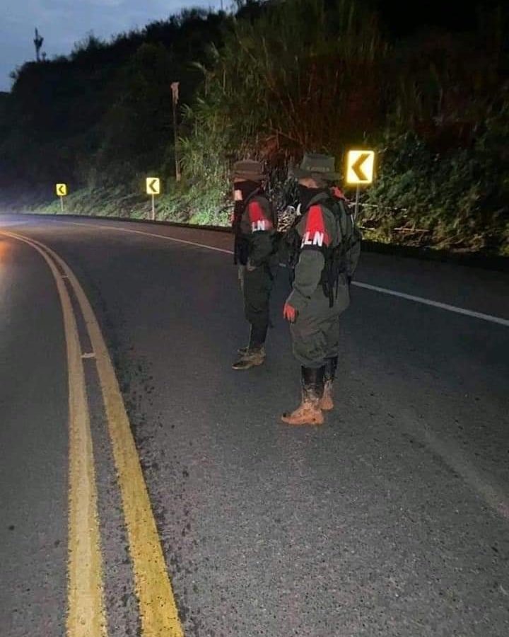 BLOQUEO EN LA VIA POPAYAN - CALI 1