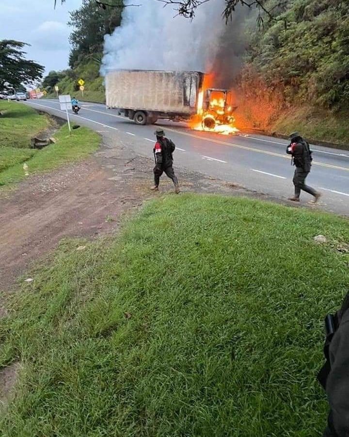 BLOQUEO EN LA VIA POPAYAN - CALI