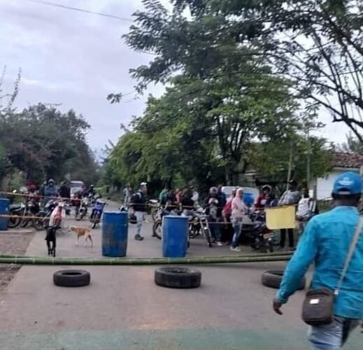 Bloqueada totalmente la vía Caloto – Santander de Quilichao