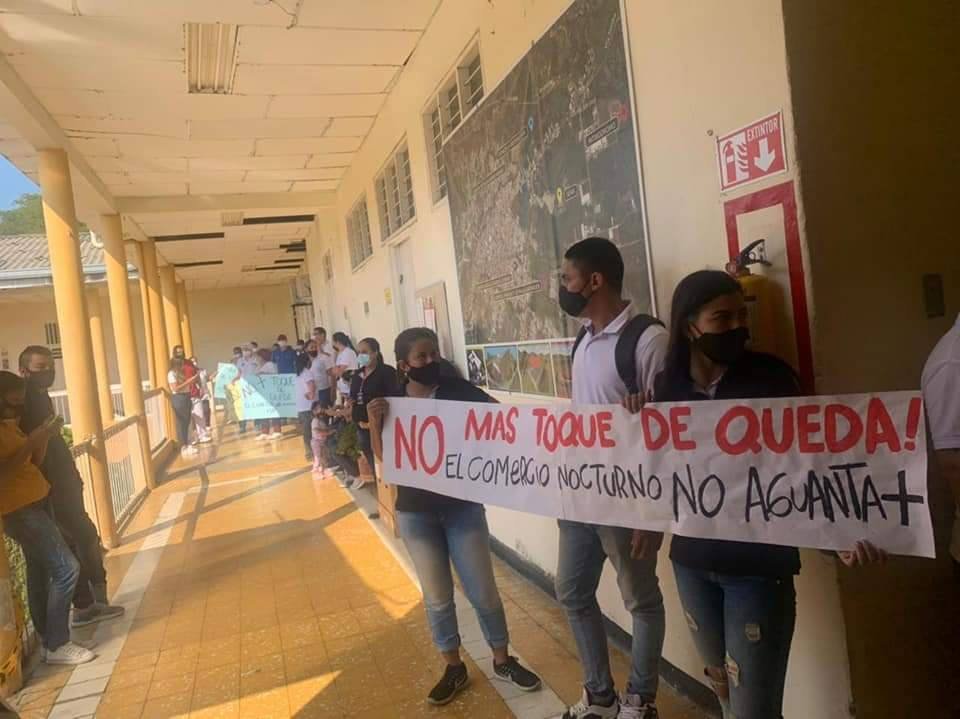 COMERCIANTES DICEN NO AL TOQUE DE QUEDA 5