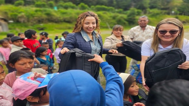Cafeciendo Sueños entrega mas de 1000 kits escolares en la zona centro del Cauca