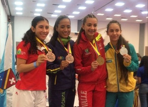 Carolina Bolañoz obtuvo medalla de Bronce en el Torneo Nacional de Kárate