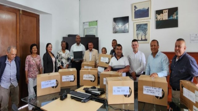 Con una inversion de mas de 140 millones se entregaron equipos de computo a Instituciones Educativas en el Cauca 1