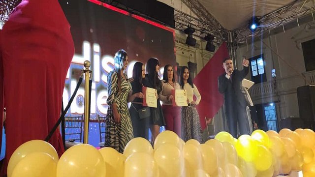 El arte y la superación se unen para honrar las historias de transformación en nuestra comunidad