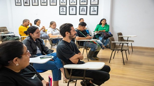 Éxito en el Foro de Fotografía de Aves del 5to Festival de Aves Tierra de Oro en Quilichao