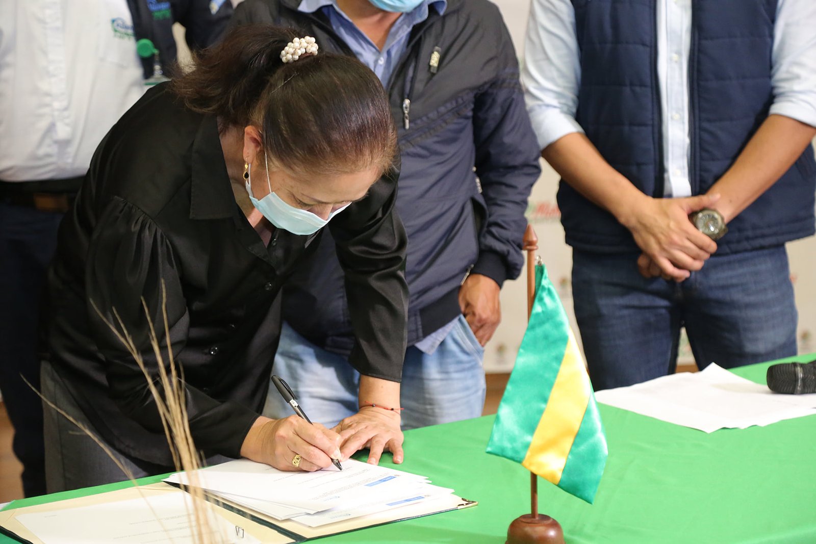 Firma del convenio de ejecucion de 20 alianzas productivas para la vida8