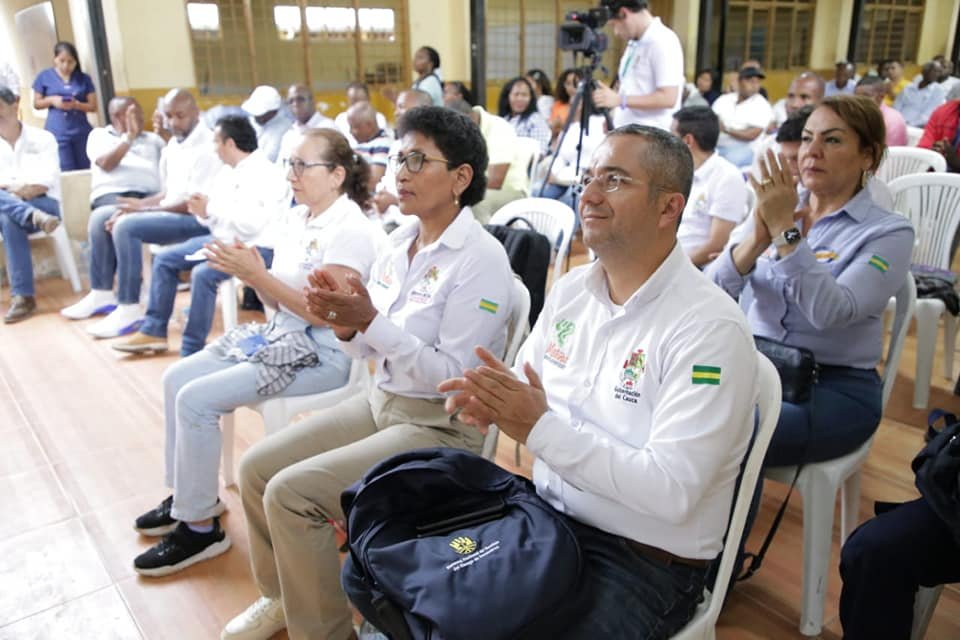 Firmamos hoy el contrato de obra de la vía Buenos Aires - Honduras - Asnazú10