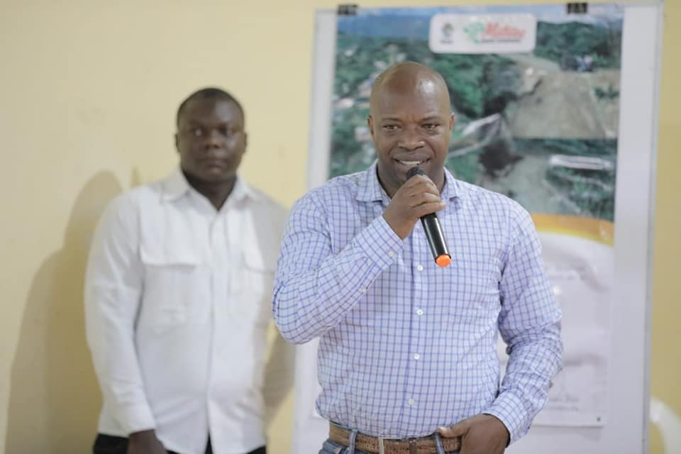 Firmamos hoy el contrato de obra de la vía Buenos Aires - Honduras - Asnazú12