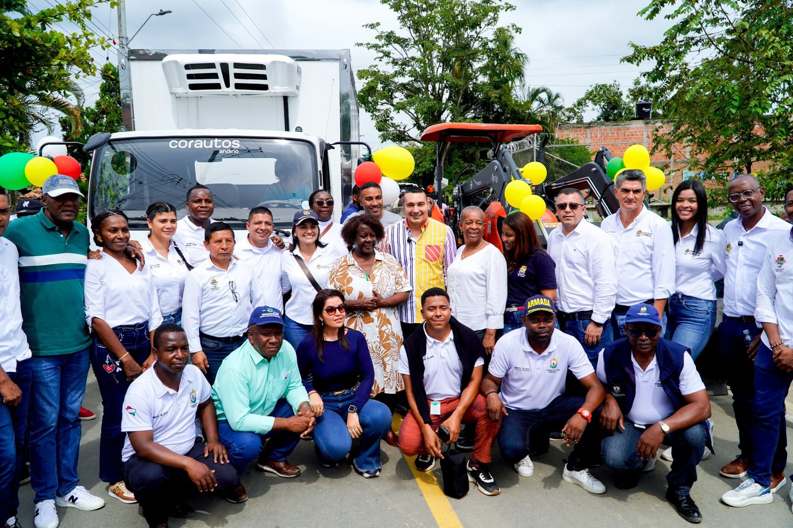 Gobernación del Cauca Entrega Tractor, Camión y Vía Pavimentada en Puerto Tejada
