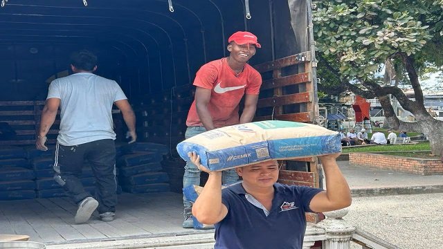 Gobernación del Cauca entrega ayudas humanitarias a víctimas de actos terroristas en Corinto