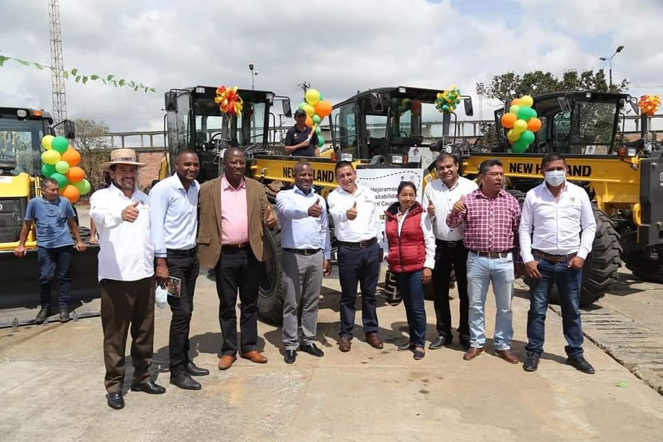 Gobernación del Cauca entrega maquinaria amarilla para la zona rural1