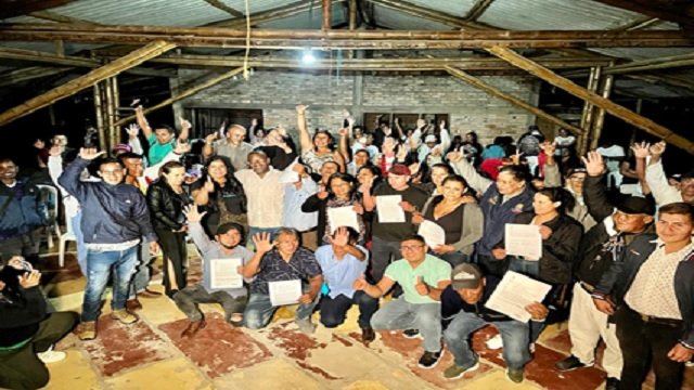 Gobernación del Cauca firma convenios solidarios para el mejoramiento de las vías rurales en Popayán