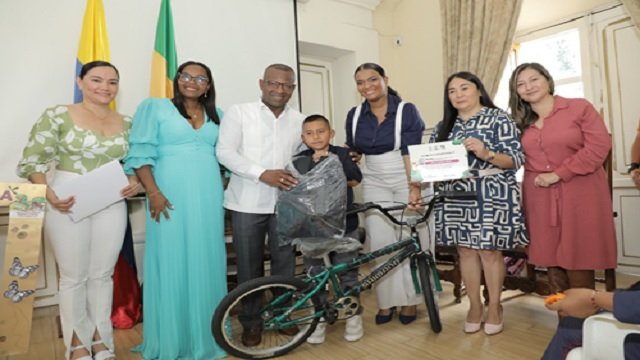 Gobernacion del Cauca premio a 47 estudiantes y 11 establecimientos educativos en el Concurso Departamental de Cuento y Poesia