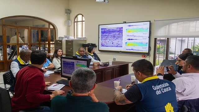 🌋 Vigilancia Constante: Gobernación del Cauca y SGC Evalúan Actividad del Volcán Puracé y Refuerzan Prevención