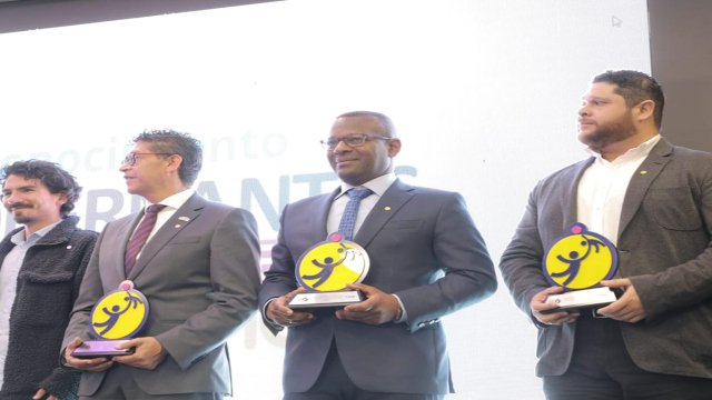 Gobernador del Cauca es galardonado como el Mandatario mas Comprometido con la Niñez 2023