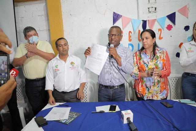 Gobernador del Cauca firmo acta de inicio para la pavimentacion de la Calle Quinta en Santander de Quilichao