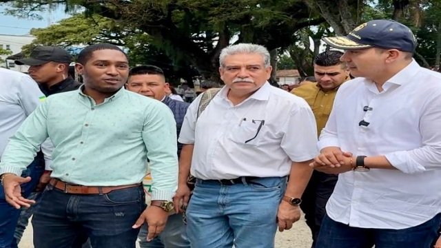 Gobernador del Cauca llegó a Corinto para escuchar a la comunidad y liderar acciones tras atentado