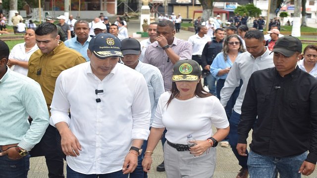 Gobernador del Cauca llegó a Corinto para escuchar a la comunidad y liderar acciones tras atentado