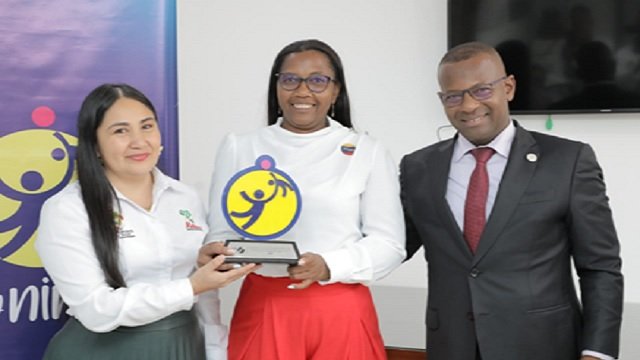 Gobernador del Cauca, recibe premio en reconocimiento a su labor con los niños, niñas y adolescentes en el departamento-