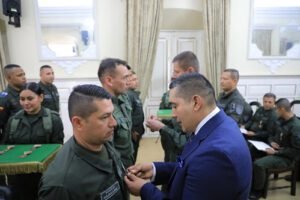Gobierno Departamental condecora a miembros del Departamento de Policía Cauca en el marco de sus 88 años de servicio