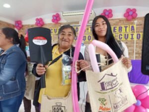 Gobierno Departamental entrega kits de seguridad alimentaria a mujeres lideresas de Santa Rosa