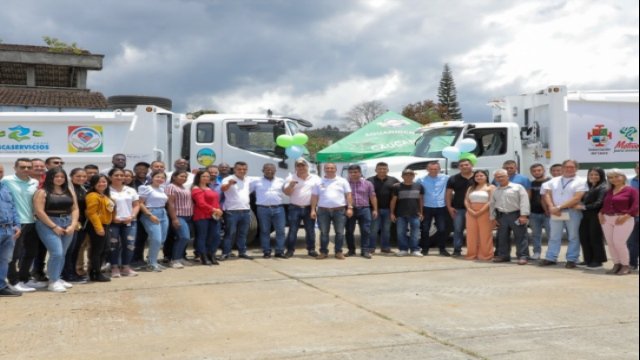 Gobierno Departamental entregó dos carros recolectores a municipios del sur del Cauca-