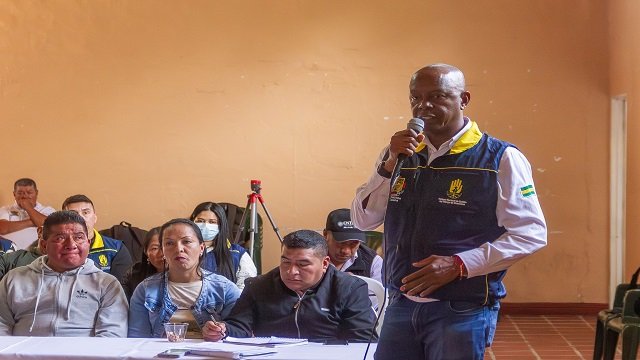Gobierno Departamental escucha a las comunidades y fortalece medidas ante la actividad del volcán Puracé