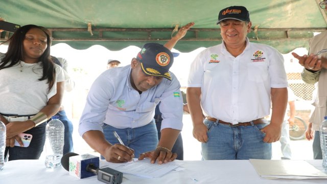 Gobierno Departamental firmó histórico contrato para obra de pavimentación en Puerto Tejada