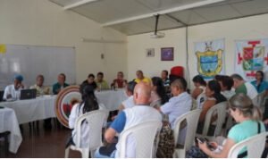 Representantes de la Gobernación del Cauca se reúnen con docentes y padres de familia en la zona norte para abordar temas educativos.