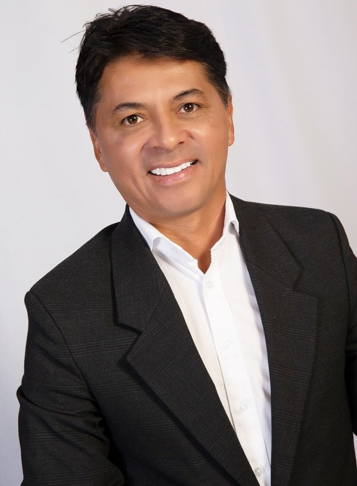 Hugo Bolaños candidato al señado