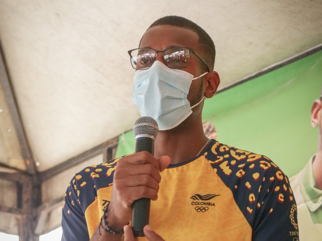 Jean Carlos Mina recibió la bandera del departamento del Cauca3