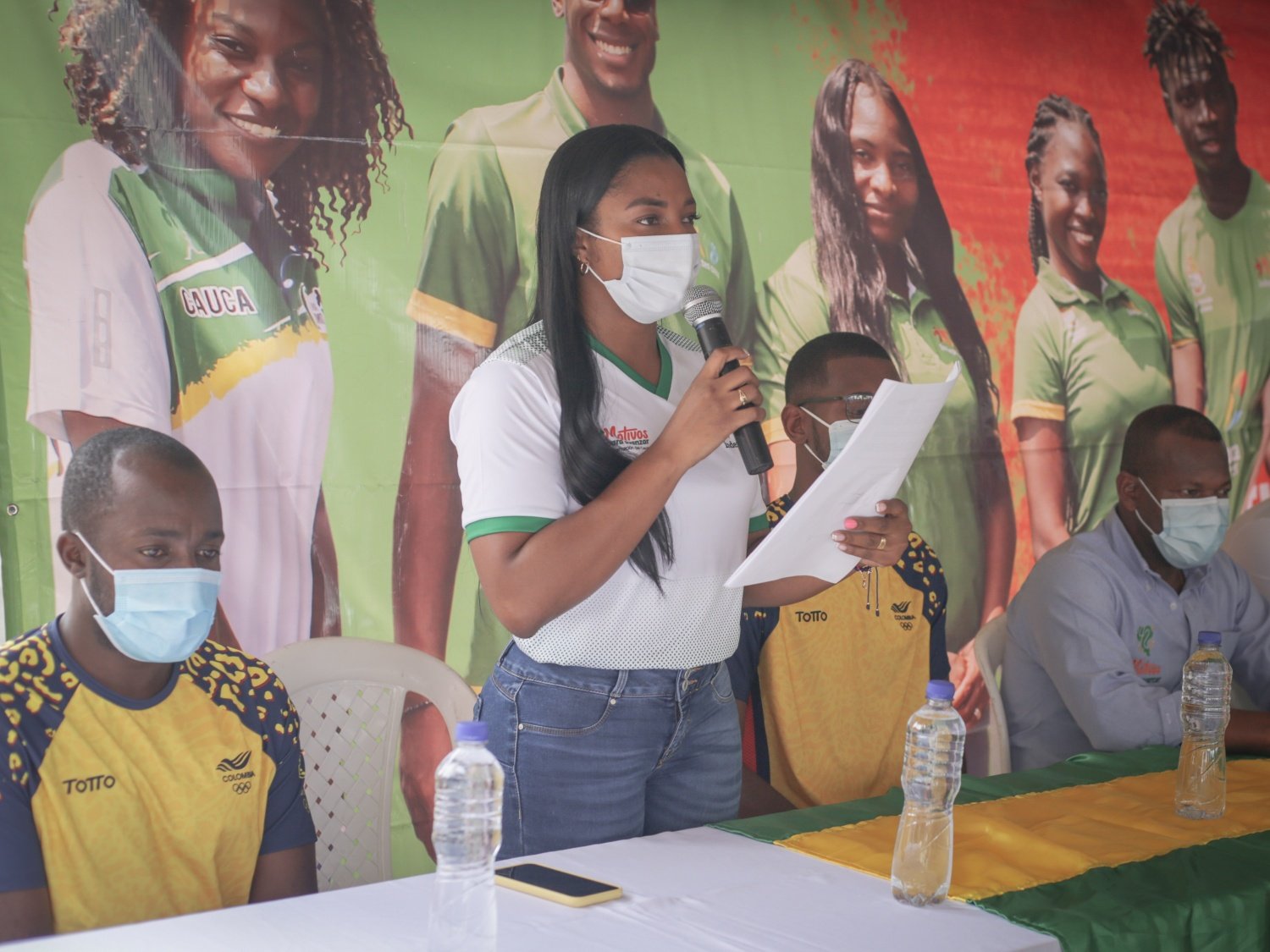 Jean Carlos Mina recibió la bandera del departamento del Cauca6