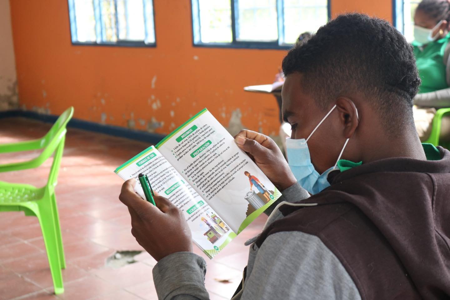 Jóvenes con los pies en el suelo5