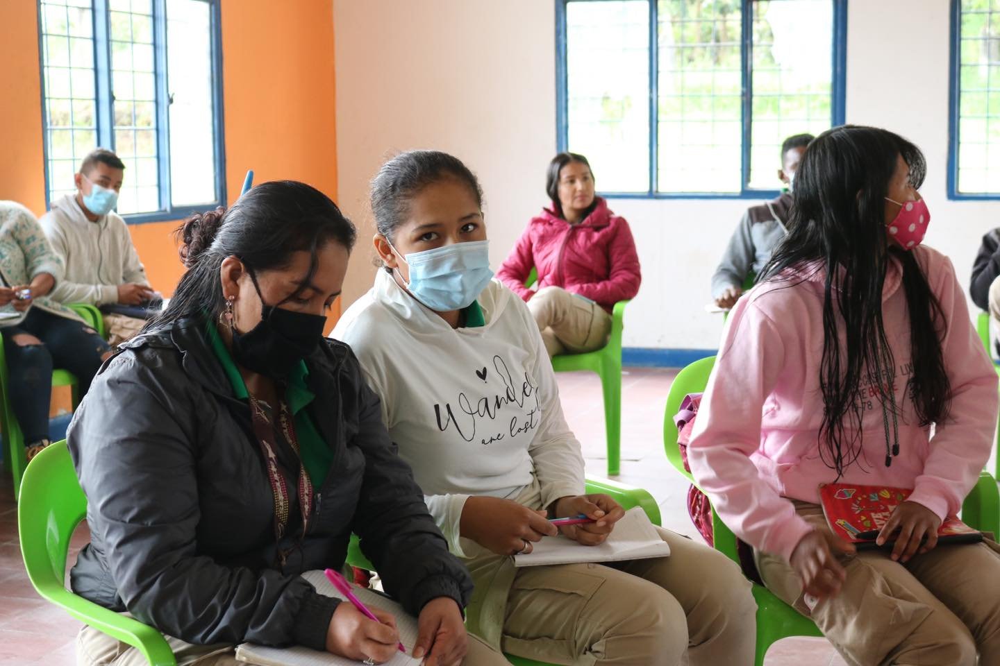 Jóvenes con los pies en el suelo7