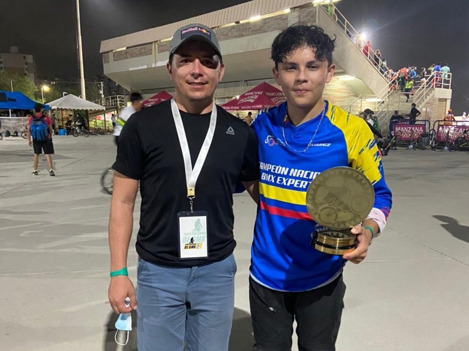Juan José Mañosca ganó tres medallas de oro en la IV y V Válida de la Copa Nacional de BMX en la ciudad de Barranquilla1