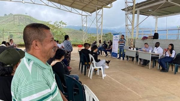 La Gobernacion del Cauca llego con una noticia que lleno de esperanza a los habitantes de la Vereda La Esperanza en Buenos Aires Cauca