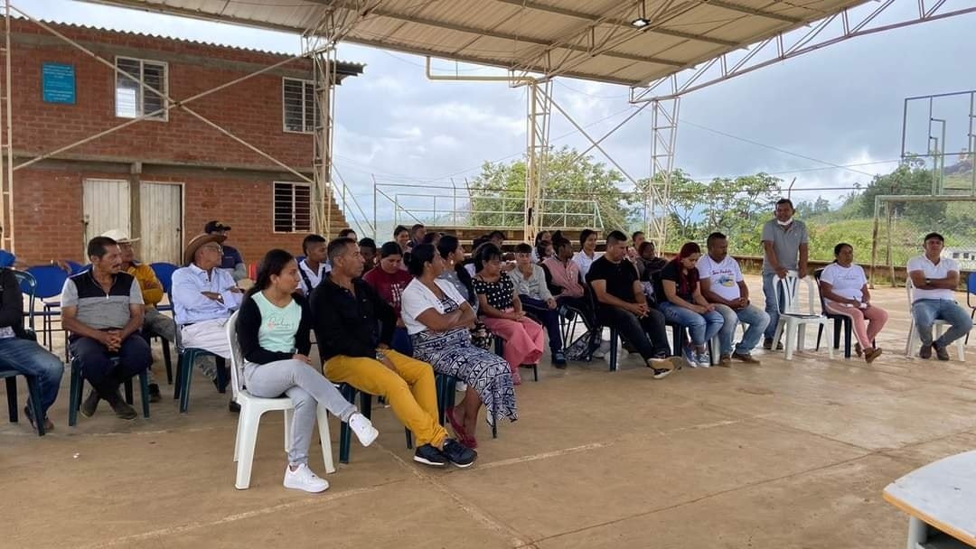 La Gobernación del Cauca llegó con una noticia que llenó de esperanza a los habitantes de la Vereda La Esperanza en Buenos Aires, Cauca2